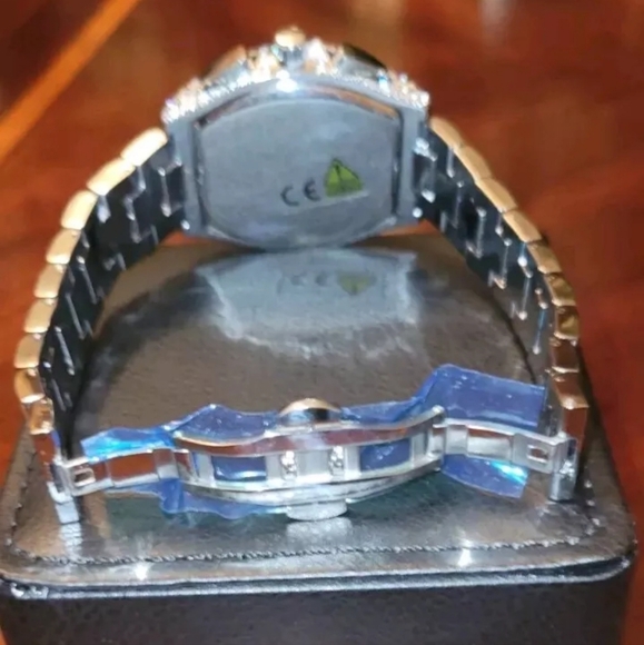 Mens Fully Covered Ice Silverplated Simulated  Diamond Quartz Movement Watch - Picture 5 of 10